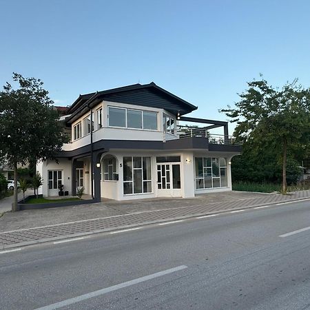 Apartment Camellia ยูบุสกี ภายนอก รูปภาพ