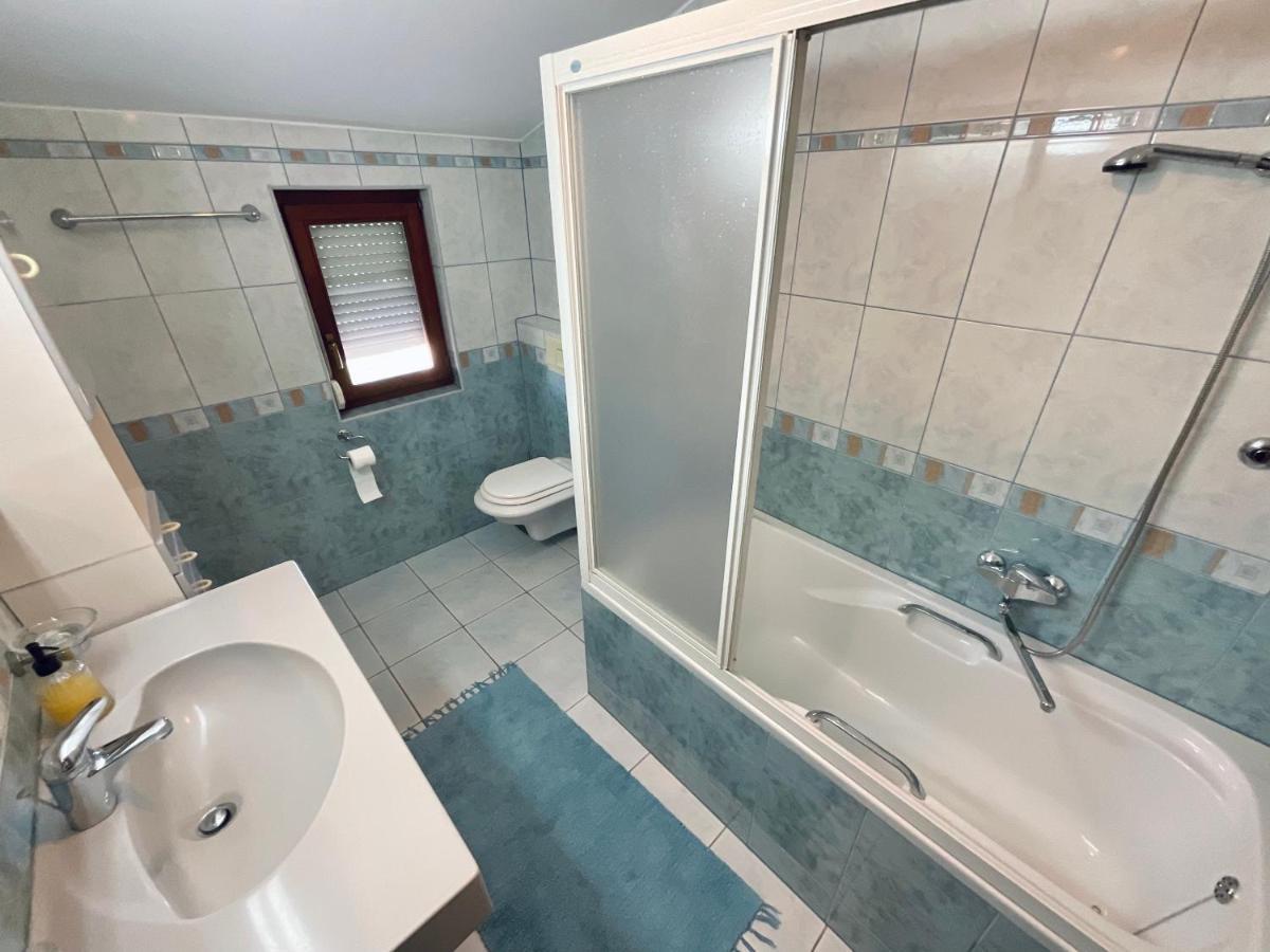 Apartment Camellia ยูบุสกี ภายนอก รูปภาพ